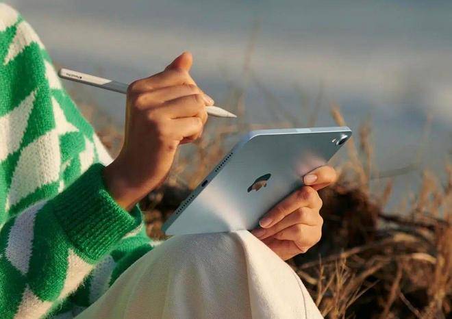 款芯片！华为MatePad Mini就要来了pg电子试玩平台88吋OLED屏幕三折屏同(图4)